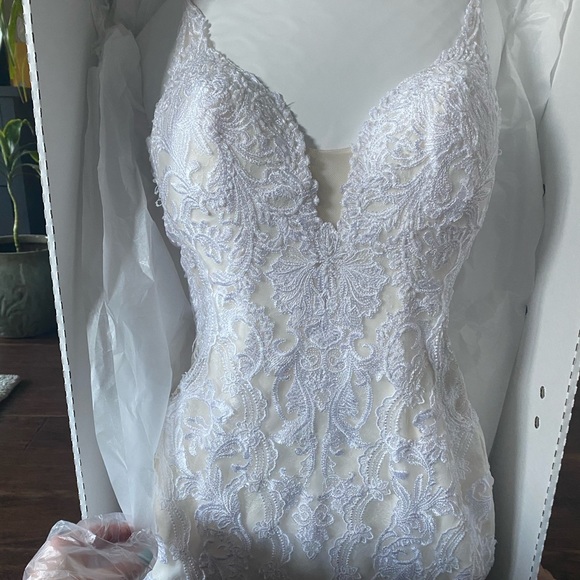 Essense of Australia Gown - Picture 7 of 9